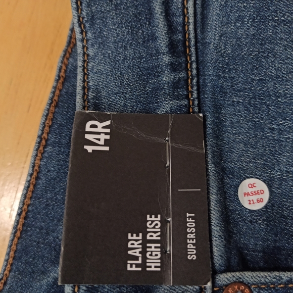 Express Mid Rise '70s Flare Distressed Jeans Denim Women's Size 14R New With Tag - Picture 5 of 16